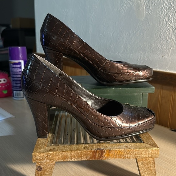 Aerosols A2 Brown Crocodile Print Heels - Picture 3 of 6